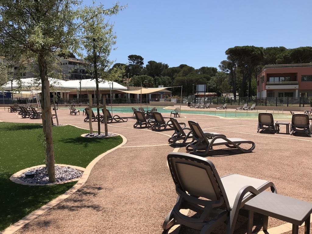 Chaletrent - Stacaravans Saint-Aygulf Hotel Fréjus Exterior foto